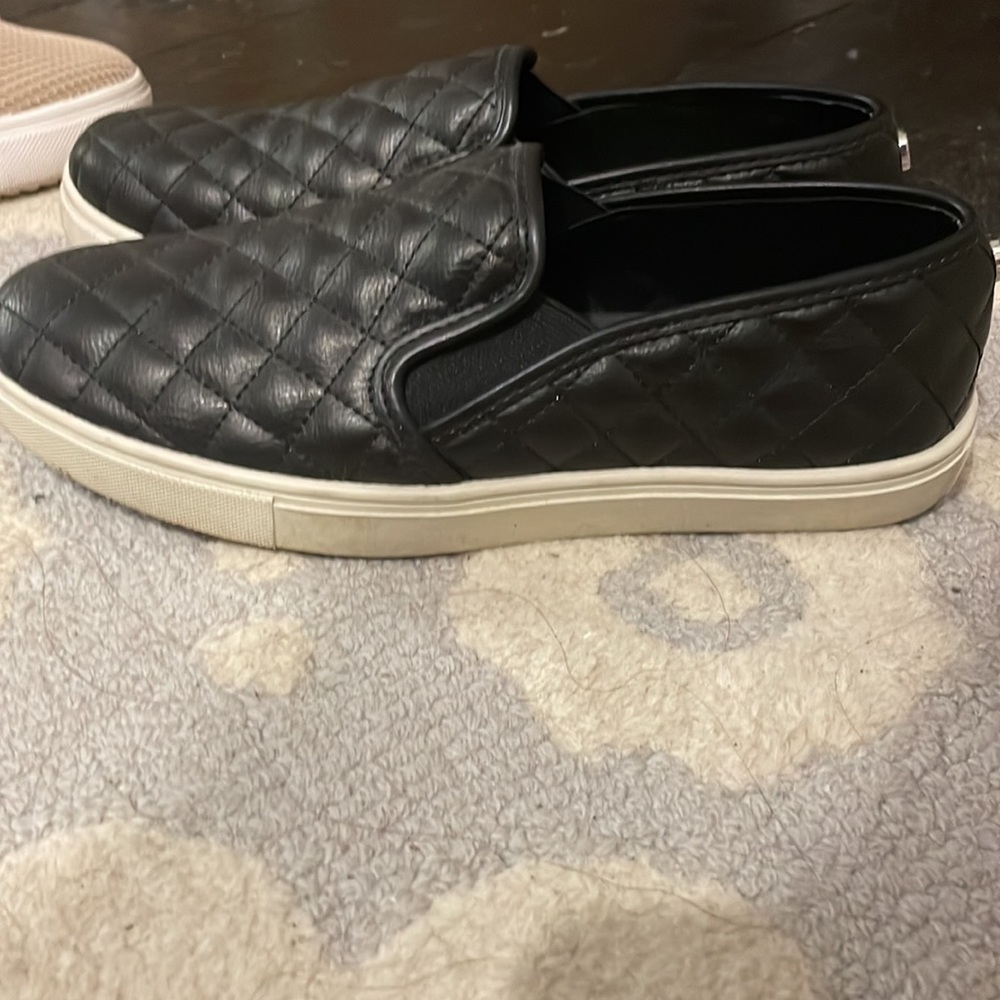Sneakers - Picture 2 of 4